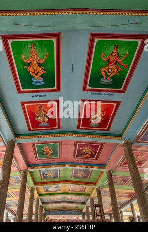 Plafond peint de Sabha en Thillai Nataraja Temple, Chidambaram, Tamil Nadu, Inde Banque D'Images