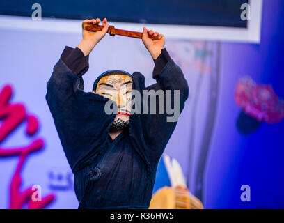 ANDONG , CORÉE DU SUD - OCT 01 : l'exécution de l'acteur coréen traditinal Maskdance à Andong Corée du Sud, le 01 octobre 2018 , le festival hôtel Maskdance Banque D'Images