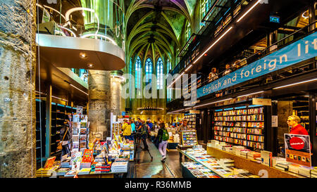 Une ancienne église dominicaine convertie en une librairie moderne dans le centre historique de Maastricht, Pays-Bas Banque D'Images