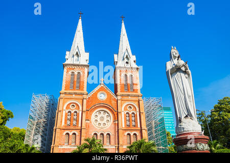 Basilique Cathédrale Notre Dame de Saigon ou Cathédrale Basilique Notre Dame de l'Immaculée Conception à Ho Chi Minh Ville, Vietnam Banque D'Images