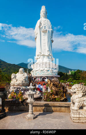 Lady statue de Bouddha à la pagode Linh Ung dans la ville de Danang au Vietnam Banque D'Images