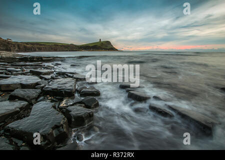 Barres rocheuses à Kimmeridge Bay sur la côte jurassique du Dorset Banque D'Images