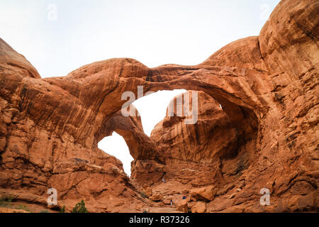 Arche naturelle dans le parc national Arches dans le désert de l'Utah Banque D'Images