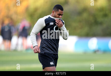 Joe l'Angleterre Cokanasiga durant la session de formation à Pennyhill Park, Bagshot. Banque D'Images