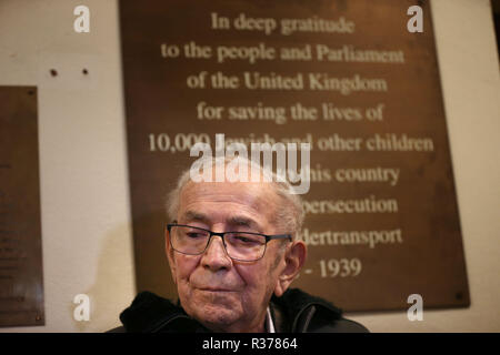 Paul Willer, un réfugié juif qui a échappé à l'Allemagne en 1939, dans les chambres du Parlement à Westminster, Londres, sur le 80e anniversaire de l'Kindertransport régime. Banque D'Images