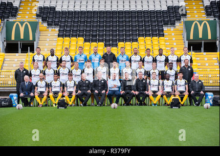 BRUGES, BELGIQUE - 10 juillet : les joueurs et le personnel en photo pendant la saison 2018 - 2019 séance photo de Sporting Lokeren le 10 juillet 2018 à Lokeren, Belgique. Photo par Christophe Ketels/Isosport Banque D'Images