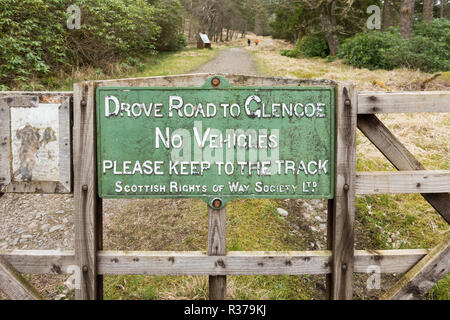 Début de la route conduit à travers Rannoch Moor de Glencoe, une partie de la West Highland Way, Ecosse, Royaume-Uni Banque D'Images