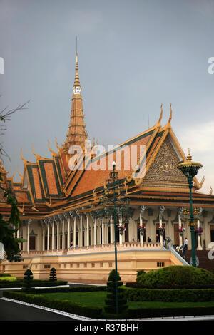 La salle du trône (Preah Timeang Vinicchay Tevea), du Palais Royal, Phnom Penh, Cambodge Banque D'Images