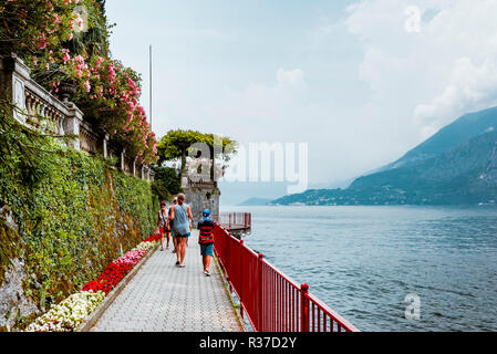 'La marche de fauve Passerella love'. L'Patriach Greenway Chemin. Un itinéraire de savoir Varenna. Varenna, province de Lecco, Lombardie, Italie, Europe Banque D'Images