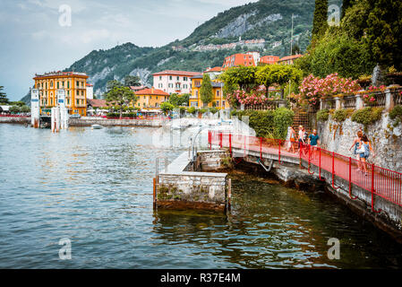 'La marche de fauve Passerella love'. L'Patriach Greenway Chemin. Un itinéraire de savoir Varenna. Varenna, province de Lecco, Lombardie, Italie, Europe Banque D'Images