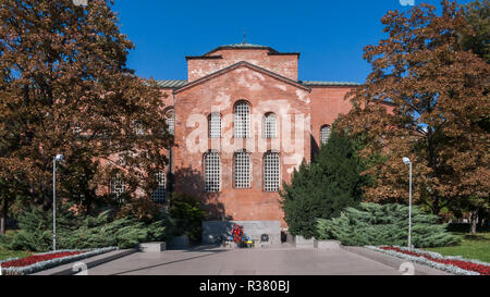 SOFIA, BULGARIE - le 5 octobre 2018 : la vue étonnante de Saint Sophia Church et le monument du Soldat inconnu à Sofia, Bulgarie Banque D'Images