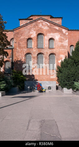 SOFIA, BULGARIE - le 5 octobre 2018 : la vue étonnante de Saint Sophia Church et le monument du Soldat inconnu à Sofia, Bulgarie Banque D'Images