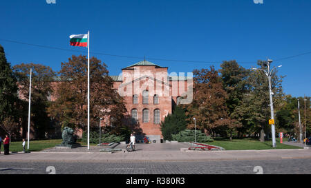 SOFIA, BULGARIE - le 5 octobre 2018 : la vue étonnante de Saint Sophia Church et le monument du Soldat inconnu à Sofia, Bulgarie Banque D'Images