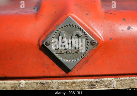 Phare d'un vieux tracteur sur l'affichage à un pays juste. England UK GO Banque D'Images