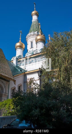 SOFIA, BULGARIE - le 5 octobre 2018 : la vue étonnante de dômes dorés de l'église russe à Sofia, Bulgarie Banque D'Images