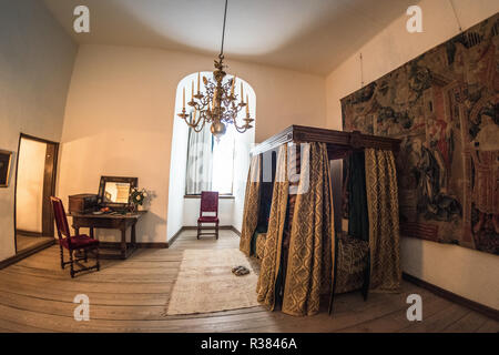 Helsingør, Danemark — la chambre de la reine de l’appartement royal du château de Kronborg fait partie de la suite royale utilisée par la reine Sophie. Connu sous le nom de château de Hamlet, Kronborg est situé sur le détroit de Øresund entre le Danemark et la Suède et date de la fin du XVIe siècle. Banque D'Images