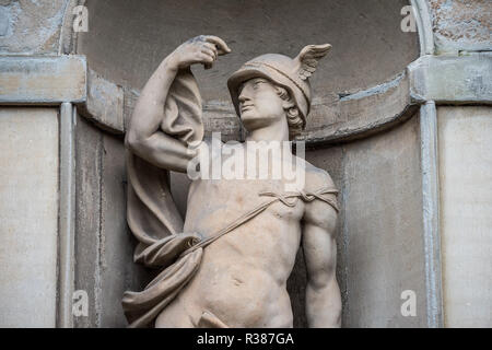 Helsingør, Danemark — connu sous le nom de château de Hamlet parce que William Shakespeare a basé sa pièce Hamlet dans le château d'Elsinore, le château de Kronborg se trouve sur l'étroit canal entre la Suède et le Danemark qui sert de porte d'entrée vers la Baltique. Le château a été construit à un endroit où il y avait des fortifications plus anciennes ; la version actuelle remonte à la fin du XVIe siècle. Banque D'Images