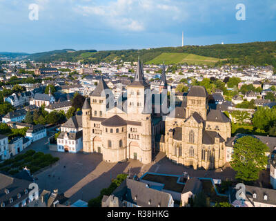 La Cathédrale de Trèves ou Trierer Dom Saint-Pierre et Liebfrauenkirche ou église Notre Dame à Trèves en Allemagne ville Banque D'Images