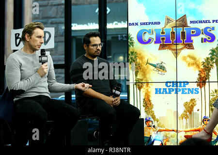 NEW YORK, NY - 23 mars : Dax Shepard et Michael Pena assister à construire série présente la discussion 'CHIPS' à construire Studio le 23 mars 2017 dans la ville de New York. (Photo par Steve Mack/S.D. Mack Photos) Banque D'Images