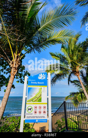 Signe nom à Trinity Beach, Cairns Plages du Nord, Extrême Nord du Queensland, Australie, Queensland, FNQ Banque D'Images