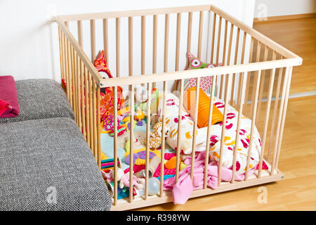 Un parc pour enfants dans un appartement Banque D'Images