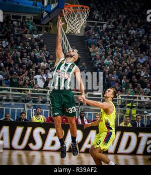 Athènes, Grèce. 21 Nov, 2018. Nick Calathes de Panathinaikos BC vu en action au cours de la Turkish Airlines EuroLeague 2018/2019 Saison régulière Journée 8 match entre l'OPAP Panathinaikos Athènes et le FC Barcelone au centre sportif olympique de Lassa à Athènes, le 21 novembre 2018 à Athènes, Grèce. Credit : Ioannis Alexopoulos SOPA/Images/ZUMA/Alamy Fil Live News Banque D'Images