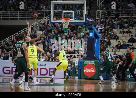 Athènes, Grèce. 21 Nov, 2018. lukas lekavicius de Panathinaikos BC vu en action au cours de la Turkish Airlines EuroLeague 2018/2019 Saison régulière Journée 8 match entre l'OPAP Panathinaikos Athènes et le FC Barcelone au centre sportif olympique de Lassa Athènes. Credit : Ioannis Alexopoulos SOPA/Images/ZUMA/Alamy Fil Live News Banque D'Images