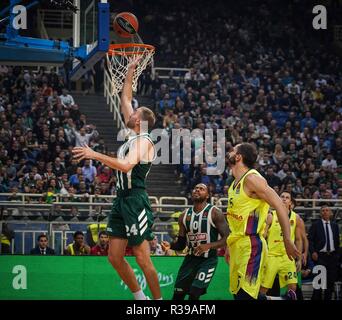 Athènes, Grèce. 21 Nov, 2018. Matt Lojeski de Panathinaikos BC vu en action au cours de la Turkish Airlines EuroLeague 2018/2019 Saison régulière Journée 8 match entre l'OPAP Panathinaikos Athènes et le FC Barcelone au centre sportif olympique de Lassa à Athènes, le 21 novembre 2018 à Athènes, Grèce. Credit : Ioannis Alexopoulos SOPA/Images/ZUMA/Alamy Fil Live News Banque D'Images