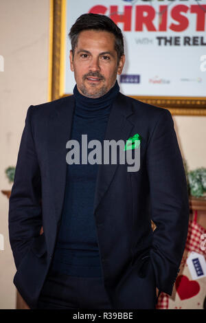 Michael Landes assiste à la première mondiale de "survivre avec les proches de Noël' à vue West End. Banque D'Images