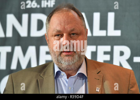 Munich, Allemagne. 21 Nov, 2018. Andreas Michelmann, Président de la Fédération allemande de Handball, image unique, seul motif, portrait, portrait, portraits. Conférence de presse "50 jours pour la Coupe du Monde de Handball 2019' sur 21.11.2018 à Munich. Utilisation dans le monde entier | Credit : dpa/Alamy Live News Banque D'Images