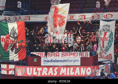 Foto Claudio Grassi/LaPresse 21 novembre 2018 Assago (MI) Italia sport basket AX Armani Exchange Olimpia Milan vs Kirolbet Baskonia Vitoria - Turkish Airlines Eurolega 2018/2019 - Mediolanum Forum. Nella foto : I tifosi di Milano Photo Claudio Grassi/LaPresse 21 novembre 2018 Assago (MI) Italy sport basket AX Armani Exchange Olimpia Milan vs Kirolbet Baskonia Vitoria - Turkish Airlines EuroLeague 2018/2019 - Mediolanum Forum. dans la pic : Olimpia supporters Banque D'Images