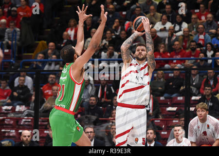 Foto Claudio Grassi/LaPresse 21 novembre 2018 Assago (MI) Italia sport basket AX Armani Exchange Olimpia Milan vs Kirolbet Baskonia Vitoria - Turkish Airlines Eurolega 2018/2019 - Mediolanum Forum. Nella foto : Vladimir Micov (# 5 AX Armani Exchange Olimpia Milano) Photo Claudio Grassi/LaPresse 21 novembre 2018 Assago (MI) Italy sport basket AX Armani Exchange Olimpia Milan vs Kirolbet Baskonia Vitoria - Turkish Airlines EuroLeague 2018/2019 - Mediolanum Forum. dans la pic : Vladimir Micov (# 5 AX Armani Exchange Olimpia Milano) Banque D'Images