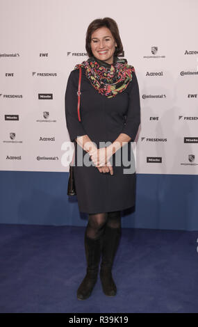 Berlin, Allemagne. 22 Nov, 2018. Le présentateur Sandra Maischberger vient à la réunion de capitaux ARD. Credit : Jörg Carstensen/dpa/Alamy Live News Banque D'Images