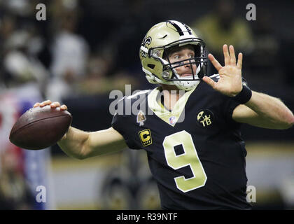 La Nouvelle-Orléans, Louisiane, Etats-Unis. 22 Nov, 2018. New Orleans Saints quarterback Drew Brees ressemble à par contre les Falcons d'Atlanta à La Nouvelle-Orléans, Louisiane, USA le 22 novembre 2018. Crédit : Dan Anderson/ZUMA/Alamy Fil Live News Banque D'Images