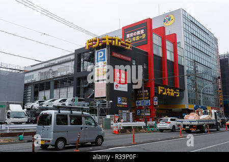 Une vue générale de l'enseigne discount magasin Don Quijote le 22 novembre 2018, Tokyo, Japon. Credit : Rodrigo Reyes Marin/AFLO/Alamy Live News Banque D'Images