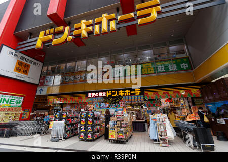 Une vue générale de l'enseigne discount magasin Don Quijote le 22 novembre 2018, Tokyo, Japon. Credit : Rodrigo Reyes Marin/AFLO/Alamy Live News Banque D'Images