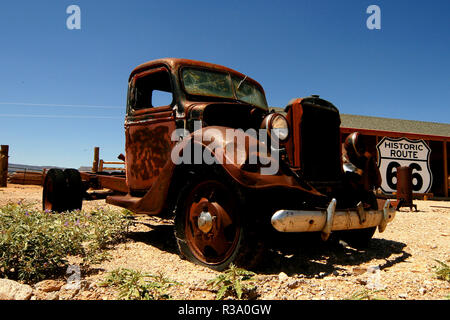 Vieux camion sur la route 66 Banque D'Images