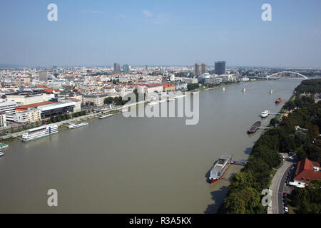 Vue sur le Danube à Bratislava, Slovaquie Banque D'Images