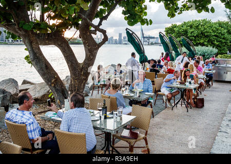 Miami Beach Florida, Government Cut Biscayne Bay, Smith & Wollensky, restaurant restaurants repas café cafés, en plein air, trottoir à l'extérieur tables dini Banque D'Images