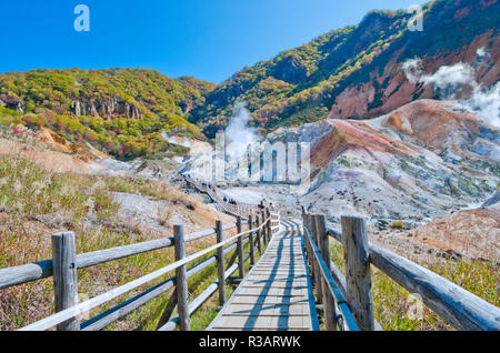 Jigokudani vallée ou la vallée de l'enfer, volcan actif d'Noboribetsu city, Hokkaido, Japan Banque D'Images