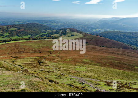 Vue sur le sommet d'Abergavenny ofSugar avec pain Blorenge (561M) sur la droite Monmouthshire, Wales Banque D'Images