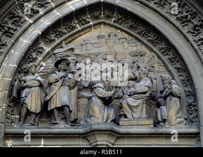 TIMPANO DE LA PUERTA DE LOS PALOS - EPIFANIA - siglo XVI. Auteur : PERRIN MIGUEL. Emplacement : CATEDRAL-extérieur. Sevilla. Séville. L'ESPAGNE. Banque D'Images