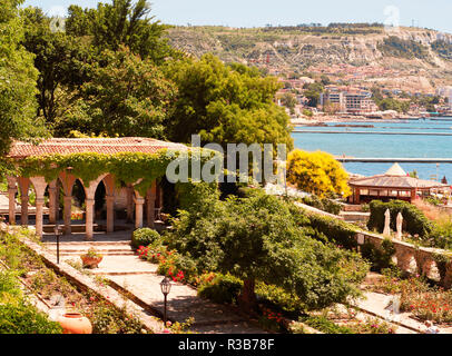 Bain romain dans le jardin de château Balchik, Bulgarie Banque D'Images