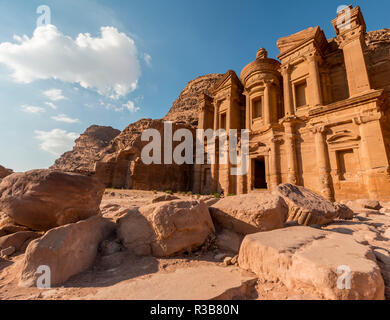 Monastère, temple Deir Ad rock, rock, de l'architecture nabatéenne tombe Khazne, Faraun, mausolée à la ville nabatéenne Petra Banque D'Images