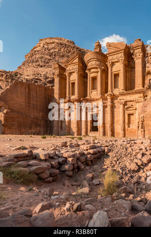 Monastère, temple Deir Ad rock, rock, de l'architecture nabatéenne tombe Khazne, Faraun, mausolée à la ville nabatéenne Petra Banque D'Images