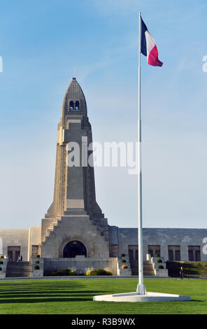 Verdun, l'Ossuaire de Douaumont avec les restes de 130 000 soldats inconnus qui sont morts dans la Première Guerre mondiale, Verdun Banque D'Images