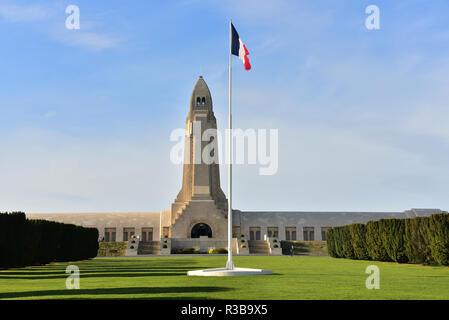 Verdun, l'Ossuaire de Douaumont avec les restes de 130 000 soldats inconnus qui sont morts dans la Première Guerre mondiale, Verdun Banque D'Images