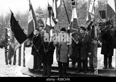 Les victimes des nazis et les combattants de la résistance de la France et de l'Allemagne, de rendre hommage aux victimes du régime nazi, le Vendredi saint (28 mars 1975) dans la région de Dortmund. Dans le monde d'utilisation | Banque D'Images