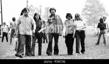 Les camps de tentes du DKP-related children's et les organisations de jeunesse Junge Pioniere et SDAJ (Sozialistische Deutsche Arbeiterjugend) le 17 mai 1975 à Isselburg. Dans le monde d'utilisation | Banque D'Images