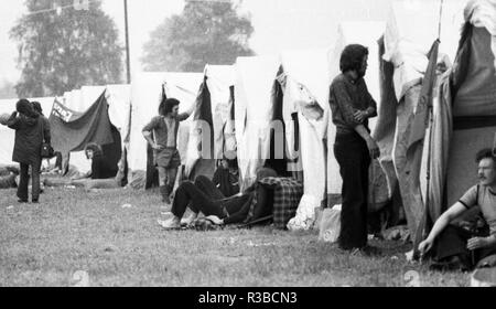 Les camps de tentes du DKP-related children's et les organisations de jeunesse Junge Pioniere et SDAJ (Sozialistische Deutsche Arbeiterjugend) le 17 mai 1975 à Isselburg. Dans le monde d'utilisation | Banque D'Images